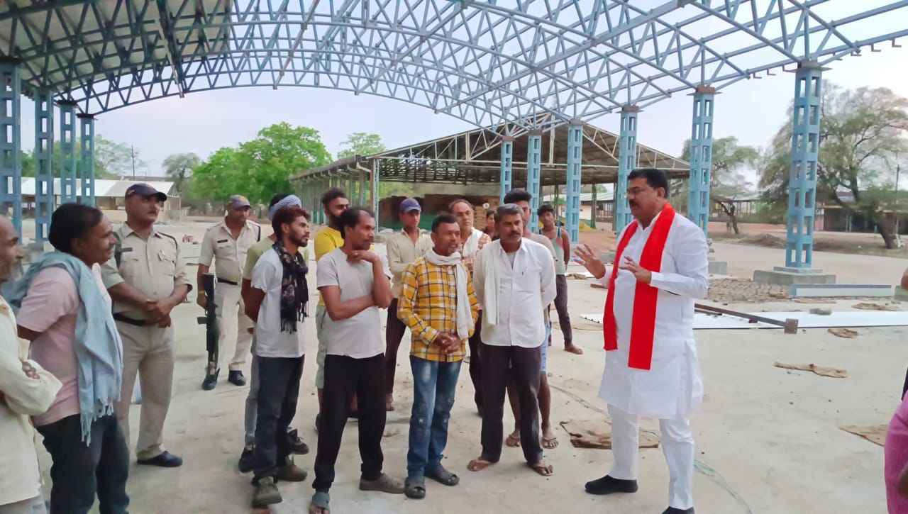 कृषि मंत्री कमल पटेल का औचक निरीक्षण