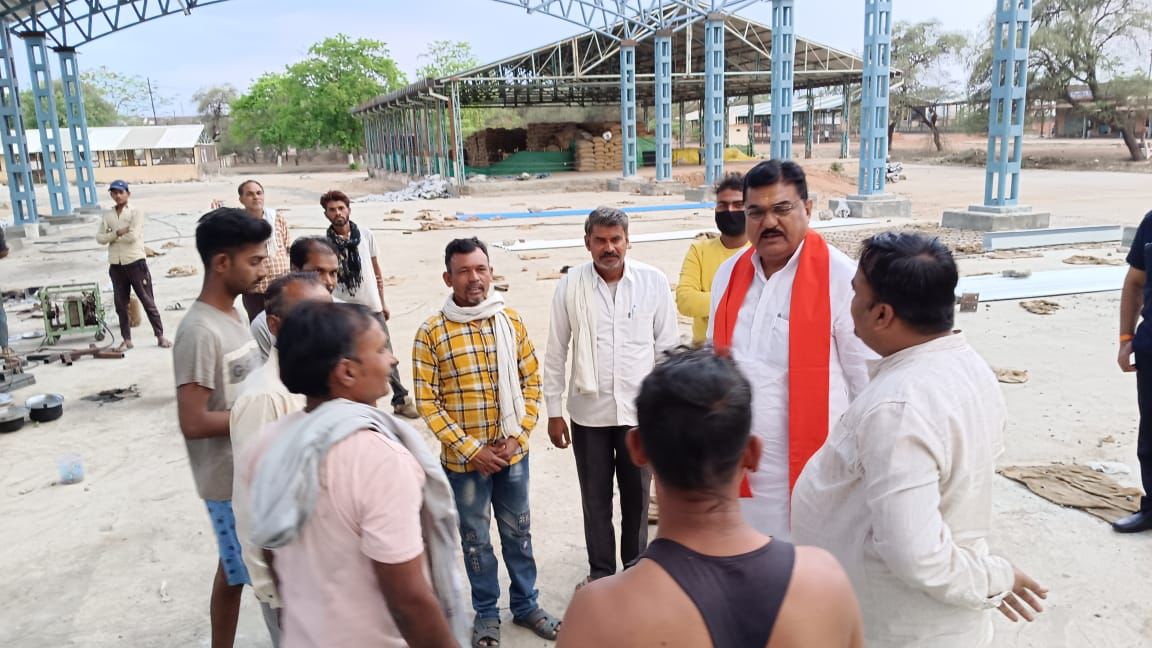 कृषि मंत्री कमल पटेल का औचक निरीक्षण