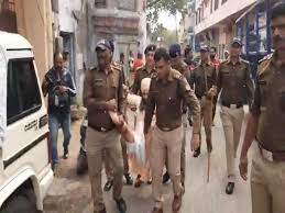 संपत्ति विवाद के चलते दो गुटों में जंग