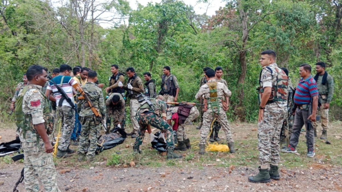 नक्सली हमला, 11  पुलिसकर्मी शहीद