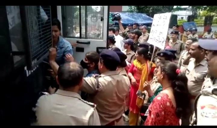 बेरोजगार संघ ने मुख्यमंत्री आवास तक निकाली रैली