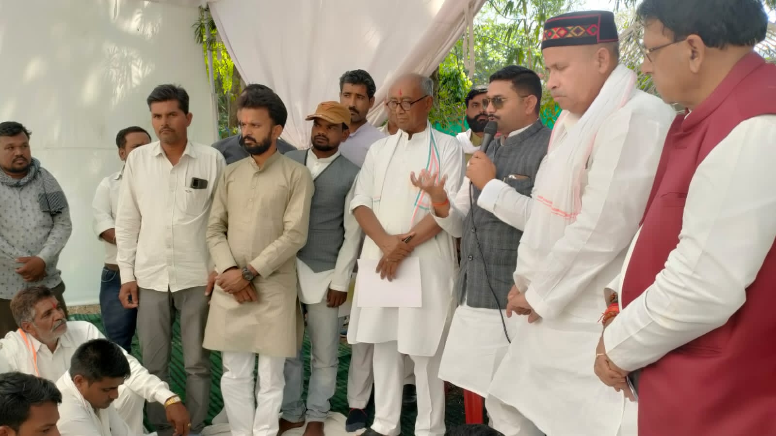 दिग्गी ने कहा शिवराज ने छीना पंचायतों का अधिकार