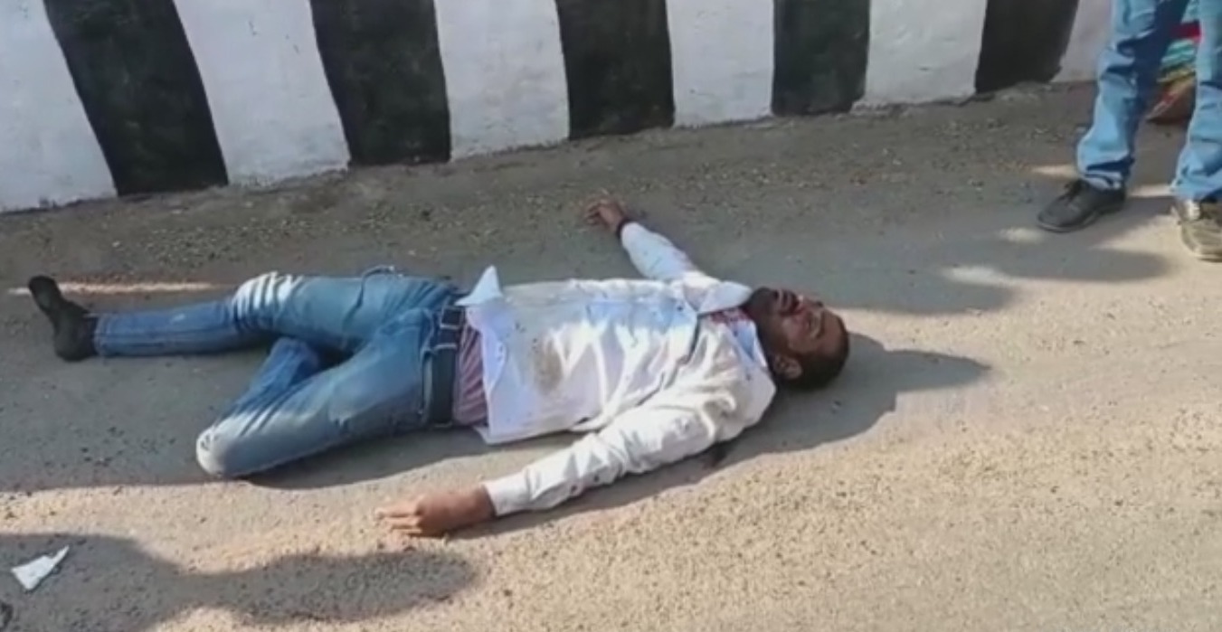 हत्यारे  के घर को बुलडोजर से किया  किया ध्वस्त