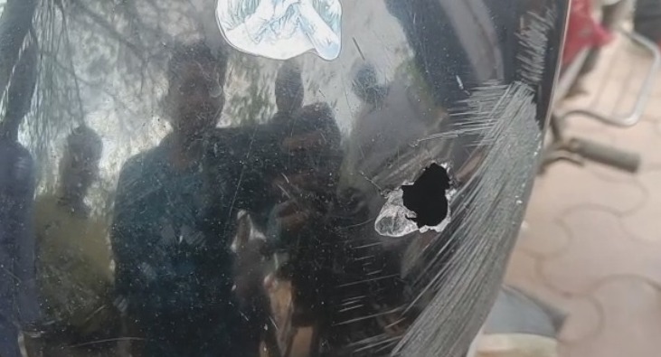  दिनदहाड़े युवक ने तहसील में की फायरिंग