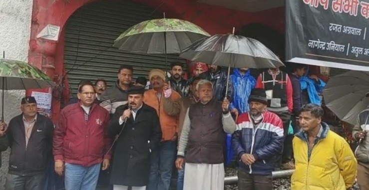 मजदूर दिवस के अवसर निकली रैली