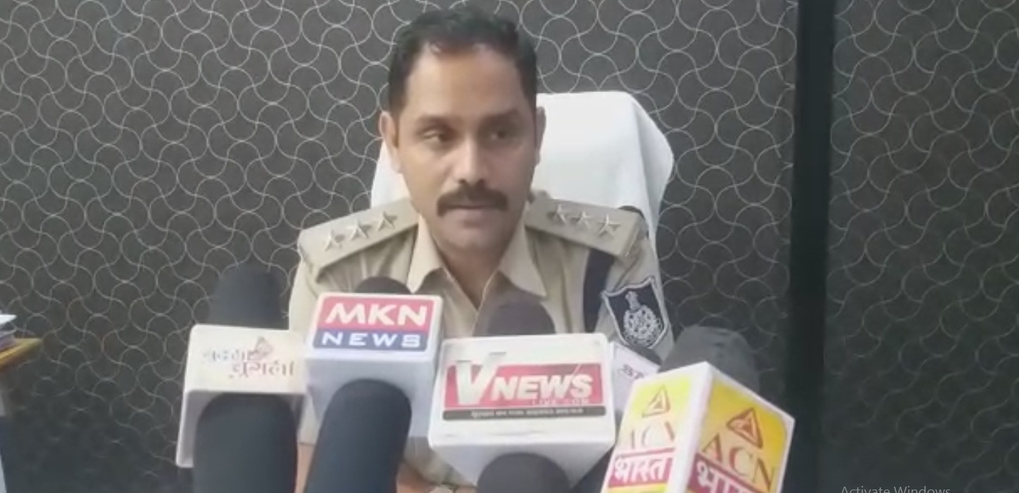 जुआ खेल रहे आठ लोगों को पुलिस ने किया गिरफ्तार
