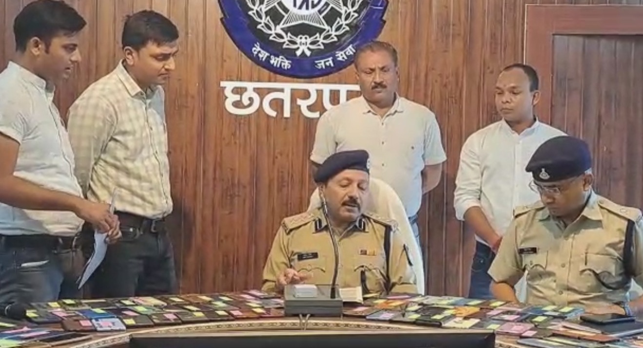 पुलिस ने चोरी हुए पच्चीस लाख के मोबाईल जब्त किये