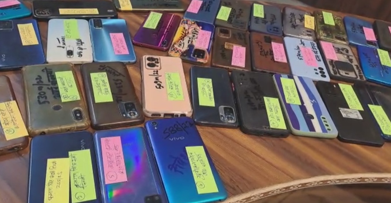 पुलिस ने चोरी हुए पच्चीस लाख के मोबाईल जब्त किये