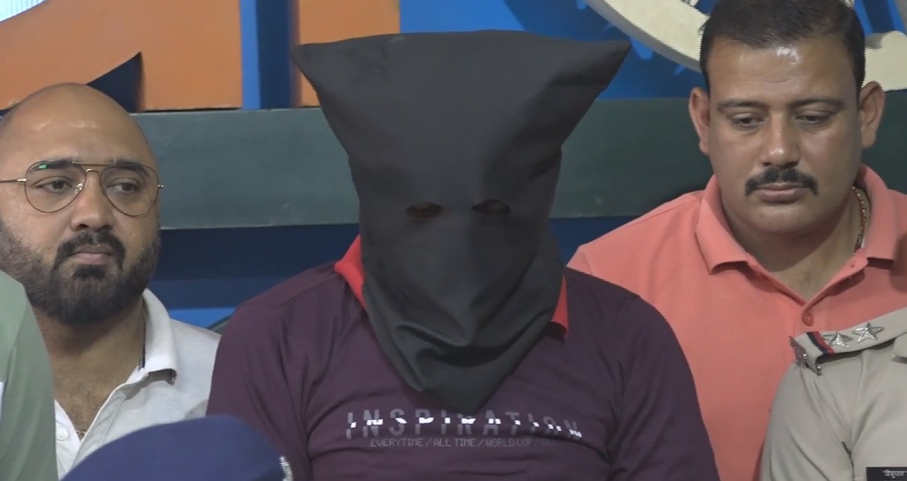 टैक्सी चालक ने लिफ्ट के बहाने किया दुष्कर्म