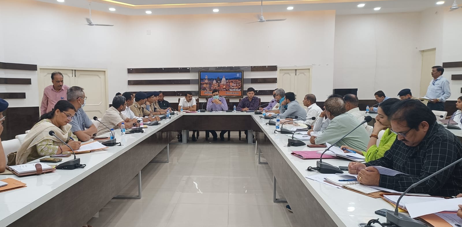डीएम ने कांवड़ यात्रा के तैयारियों के लिए की बैठक
