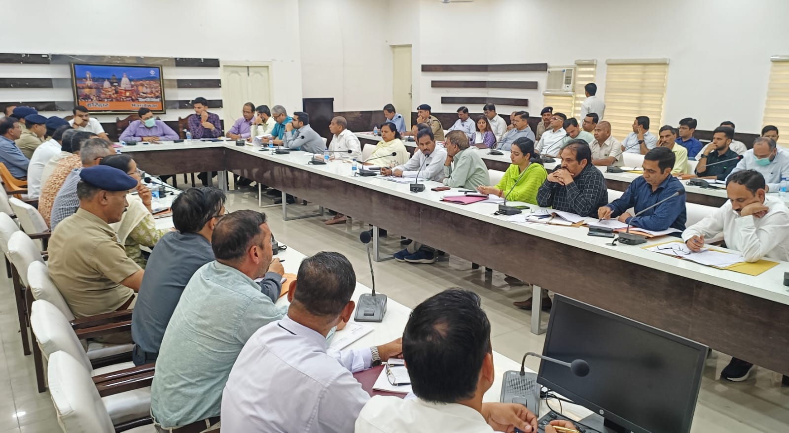 डीएम ने कांवड़ यात्रा के तैयारियों के लिए की बैठक