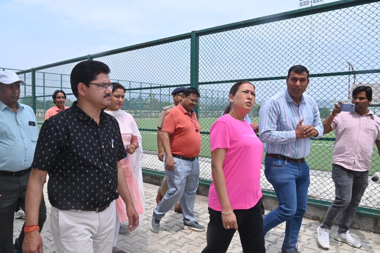खेल मंत्री ने किया स्पोर्ट्स स्टेडियम का दौरा