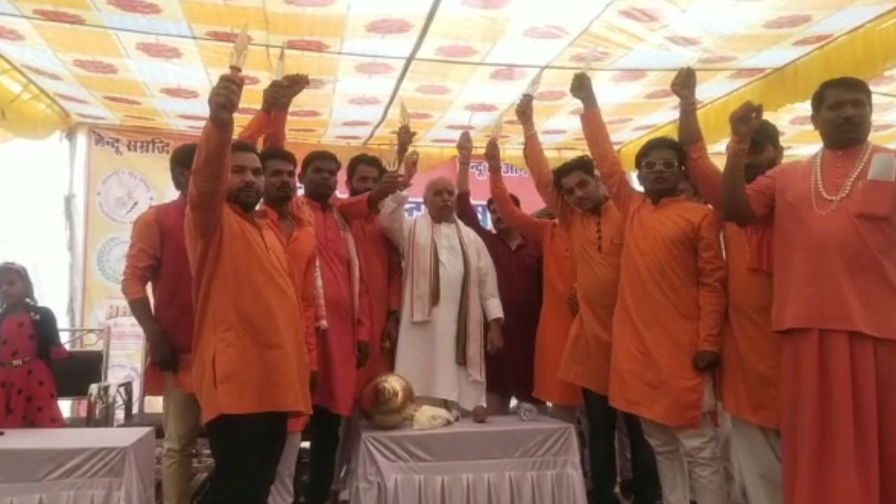 हिंदुओं को जगाने निकले प्रवीण तोगड़िया