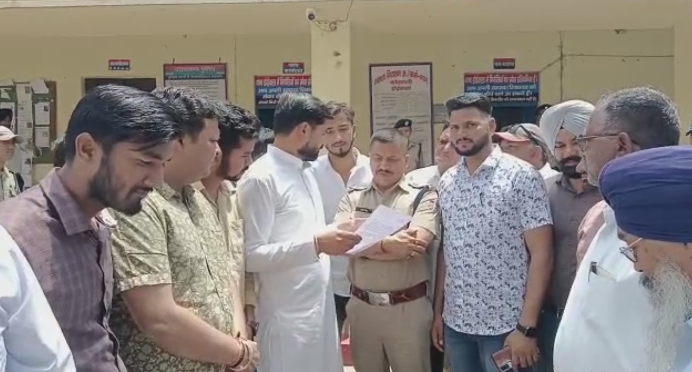 भाजपा प्रत्याशी मनीकांत के खिलाफ एफआईआर की मांग