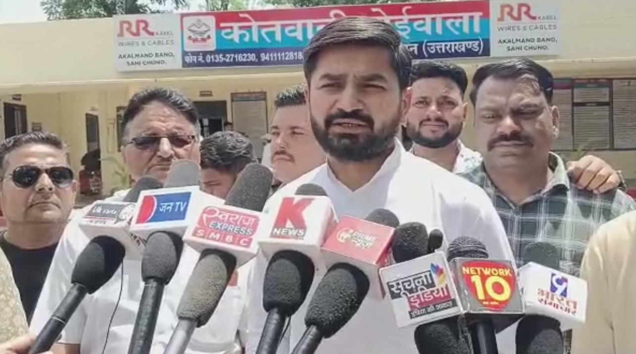 भाजपा प्रत्याशी मनीकांत के खिलाफ एफआईआर की मांग