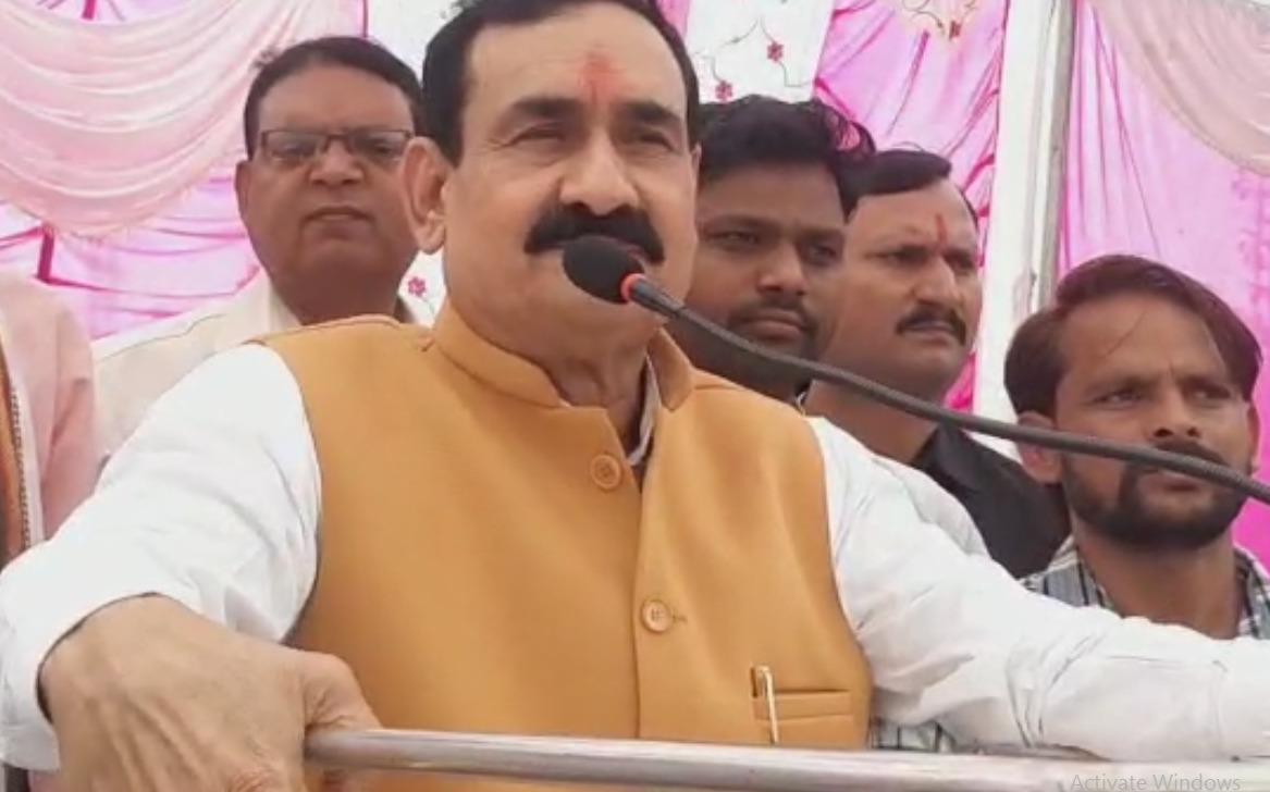 गृह मंत्री मिश्रा ने किया अंबेडकर मूर्ति का अनावरण