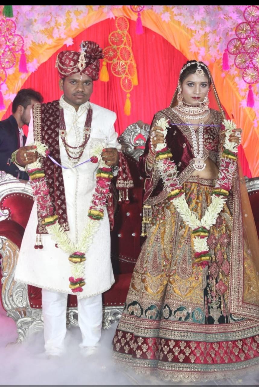 मेहंदी लगाकर इंतजार करती रही दुल्हन