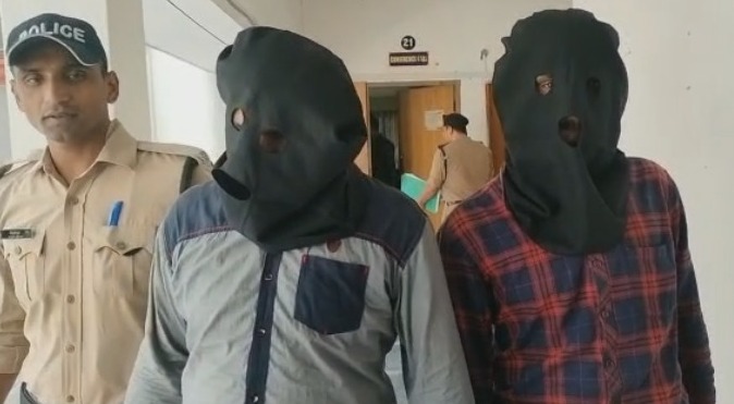 नेपाल से भारत लाइ गई 1 किलो 600 ग्राम चरस