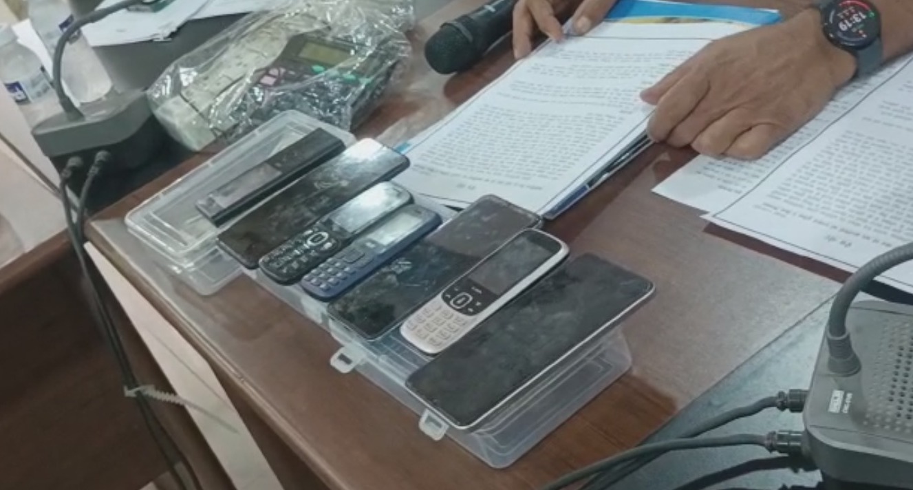 पुलिस ने रंगे हाथ पकड़ा 4 सट्टेबाजों को