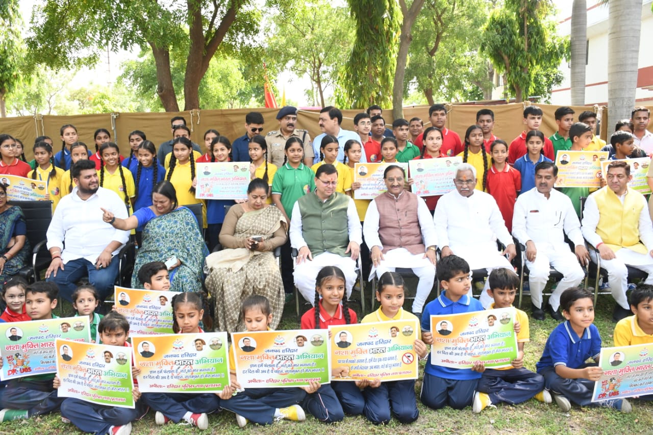 मुख्यमंत्री धामी ने पुलिसकर्मियों का बढ़ाया मनोबल