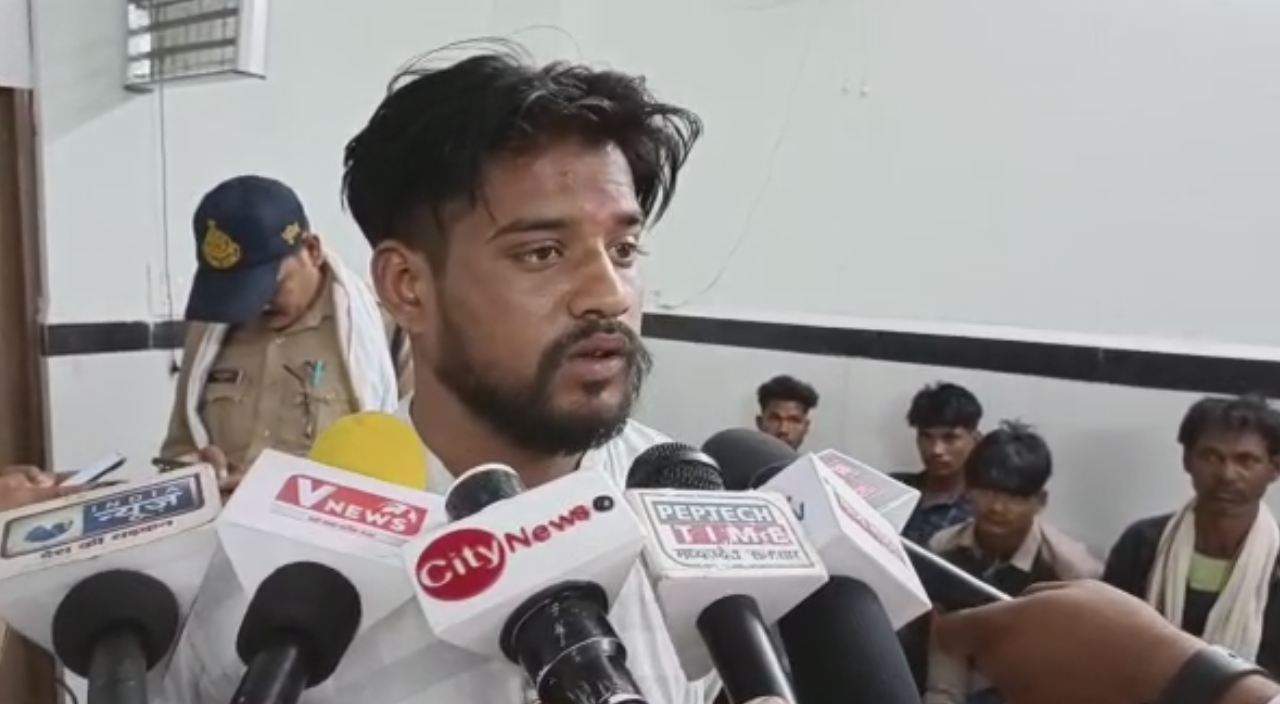 बदमाश ने सरेआम युवक को मारी गोली