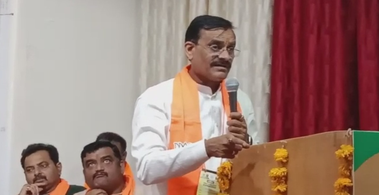 कार्यसमिति की बैठक में पहुंचे वीडी शर्मा