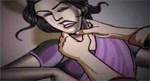 आरोपी ने महिला पर हथियार से वार किया