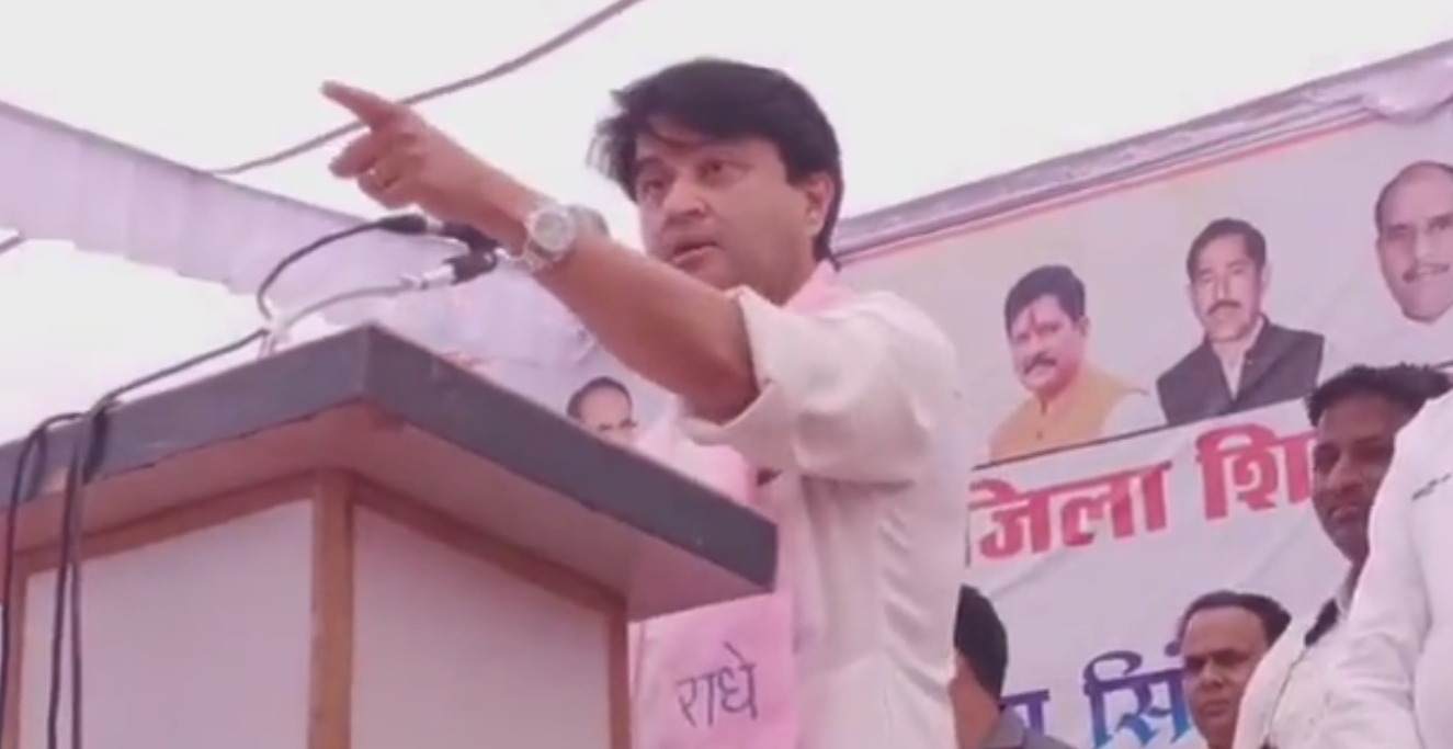 सिंधिया ने  जनता से हाथ जोड़कर माफी माँगी