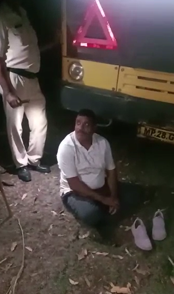 जंगल से बड़े पैमाने पर सागौन की तस्करी