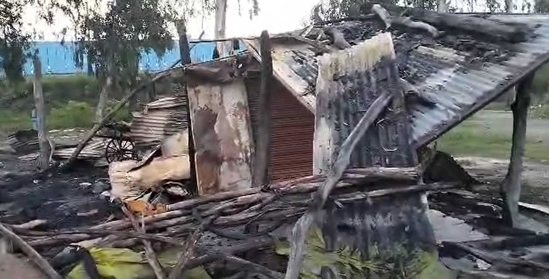 ढाबे व कबाड़ दुकान में लगी भीषण आग