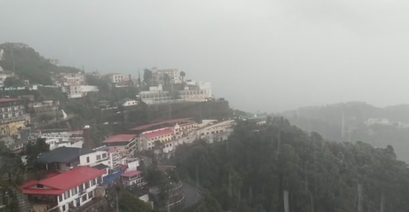 पर्वतों की रानी मसूरी में सर्दी का अहसास