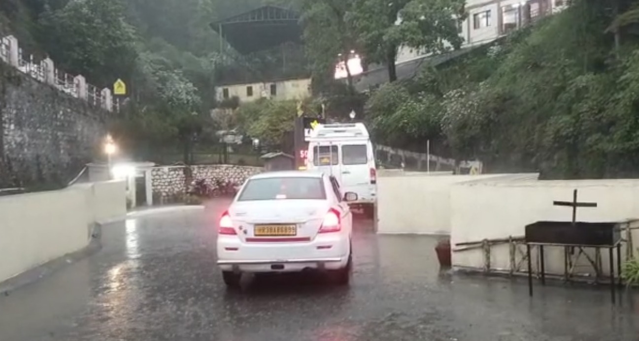 पर्वतों की रानी मसूरी में सर्दी का अहसास