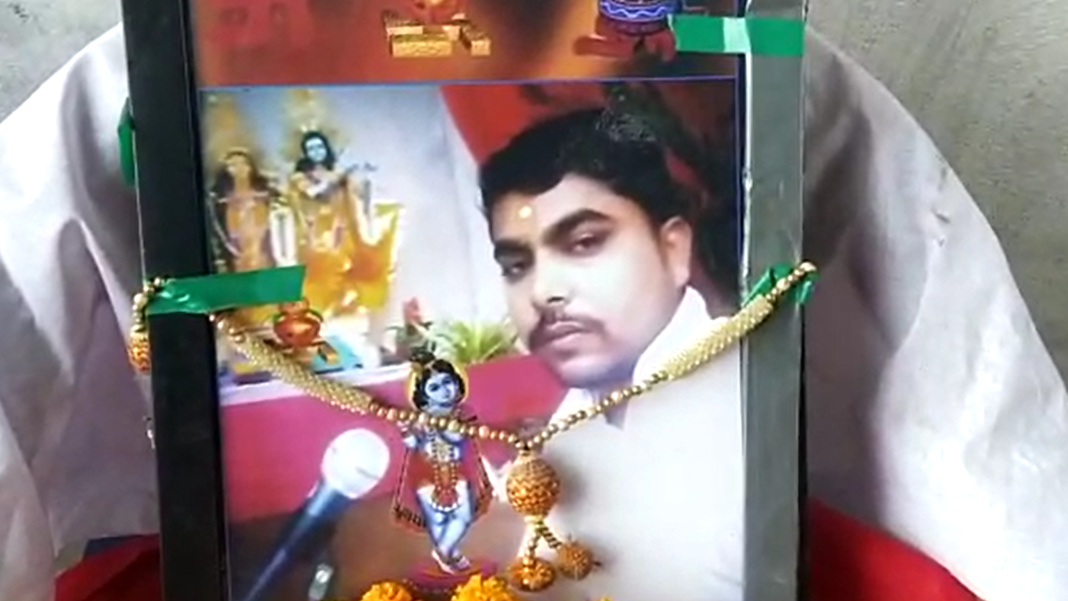 मंदिर के पुजारी का कोरोना के समय हुआ था निधन