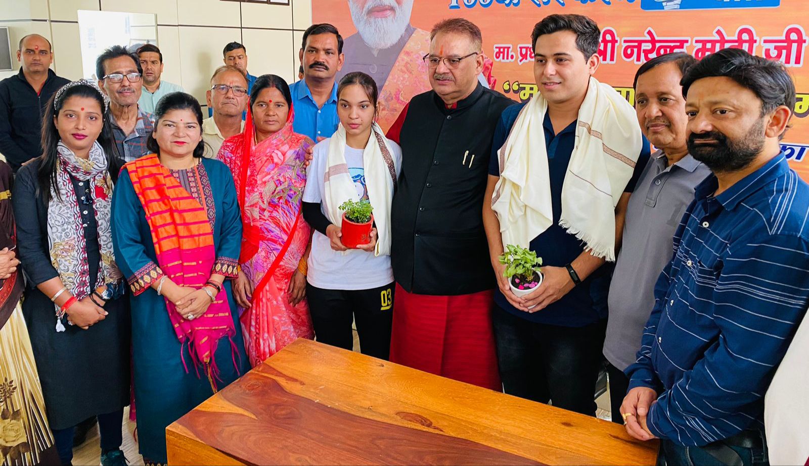 कैबिनेट मंत्री ने मेधावी छात्रों को किया सम्मानित