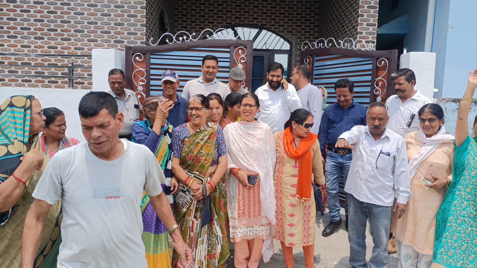 विशेष समुदाय के व्यक्ति ने नाम बदलकर लिया मकान