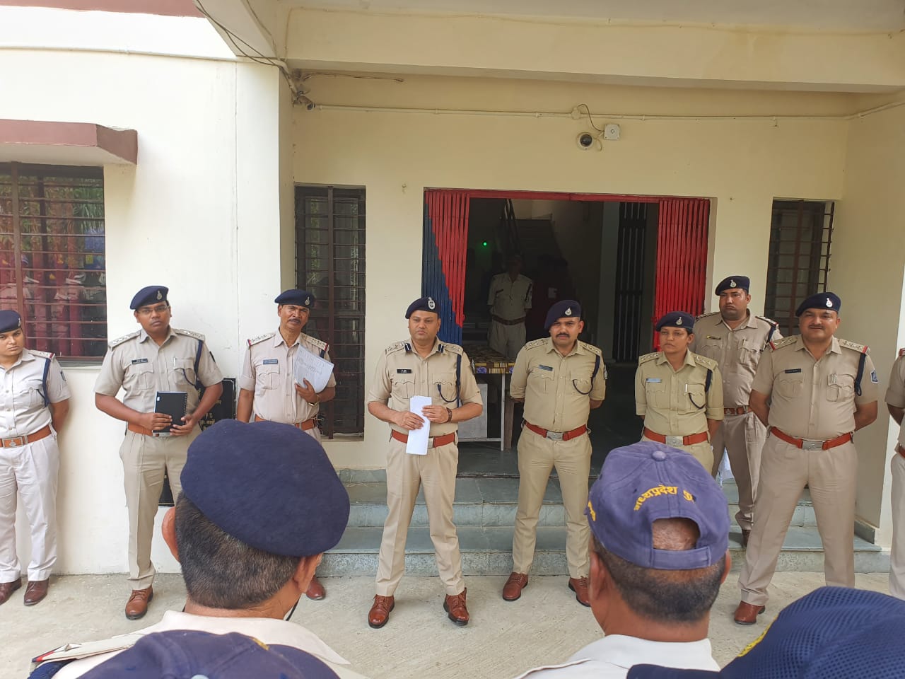 चोरों के गाँव पर पुलिस का धावा