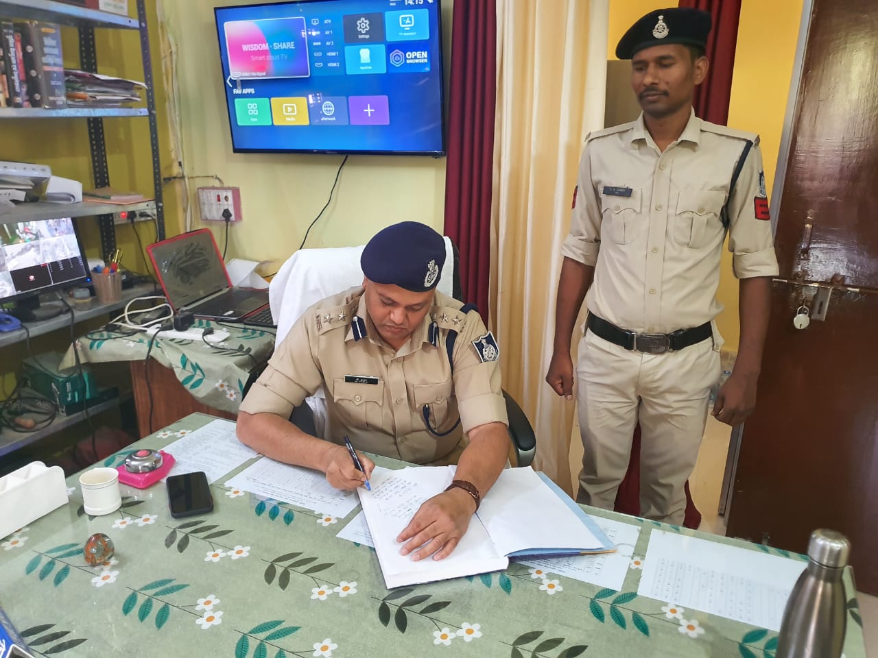 चोरों के गाँव पर पुलिस का धावा