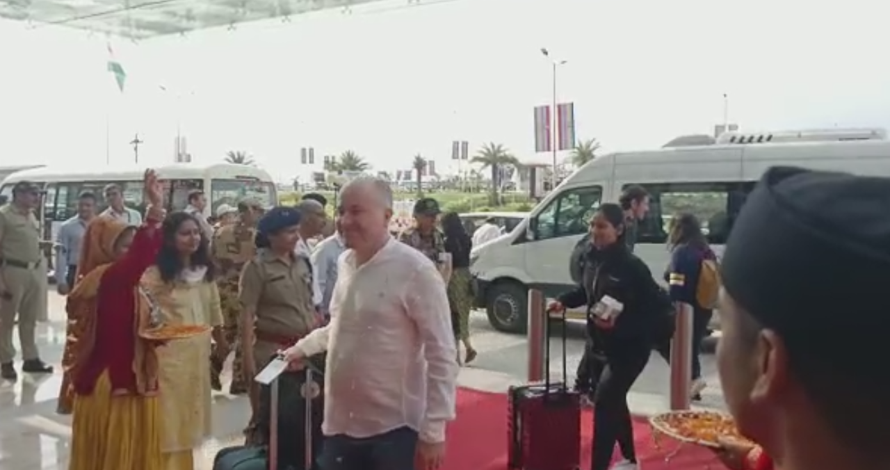 कड़ी सुरक्षा में  अपने देशों लौटे डेलीगेट्स