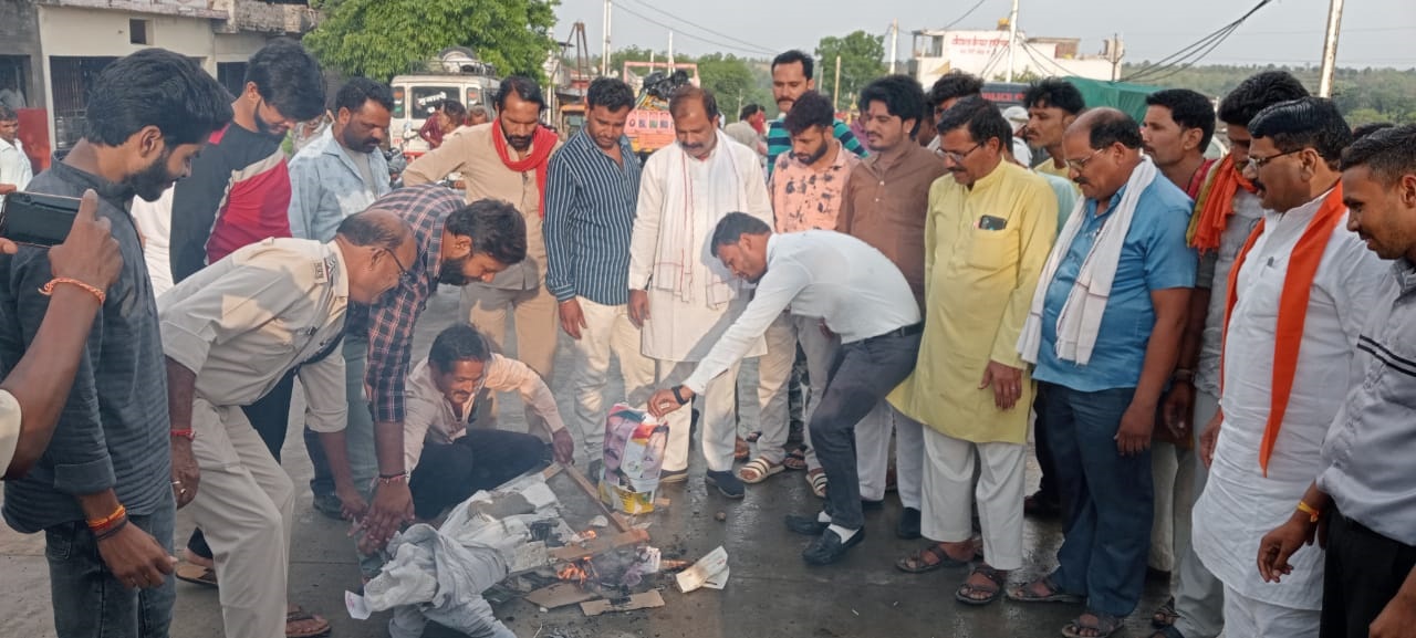 विधायक सज्जन वर्मा ने कथावाचक को बताया धर्म की दुकान