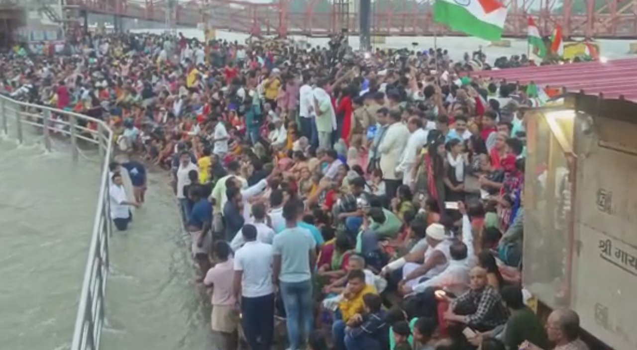 पहलवानों ने गंगा में नहीं बहाए मेडल