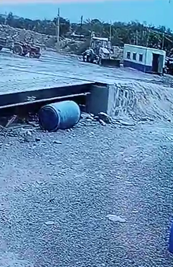 अजीबो  गरीब  हादसा सीसीटीवी में हुआ कैद