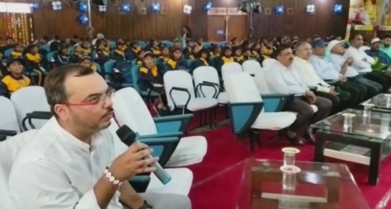 स्वच्छता के लिए जागरूकता बड़ी मददगार