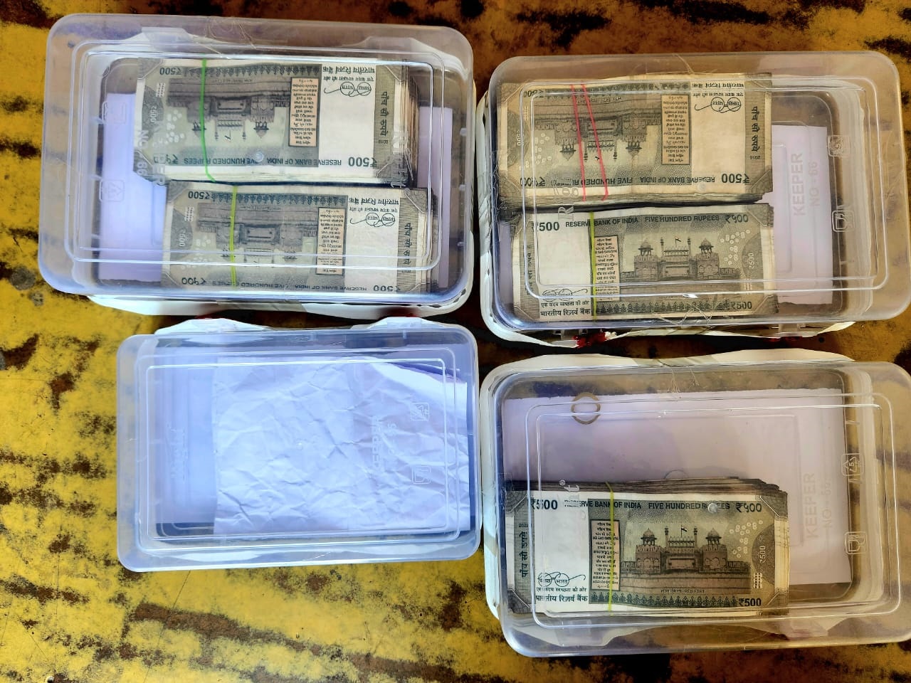 बैंक कर्मी ने की खाता धारक से धोखाधड़ी