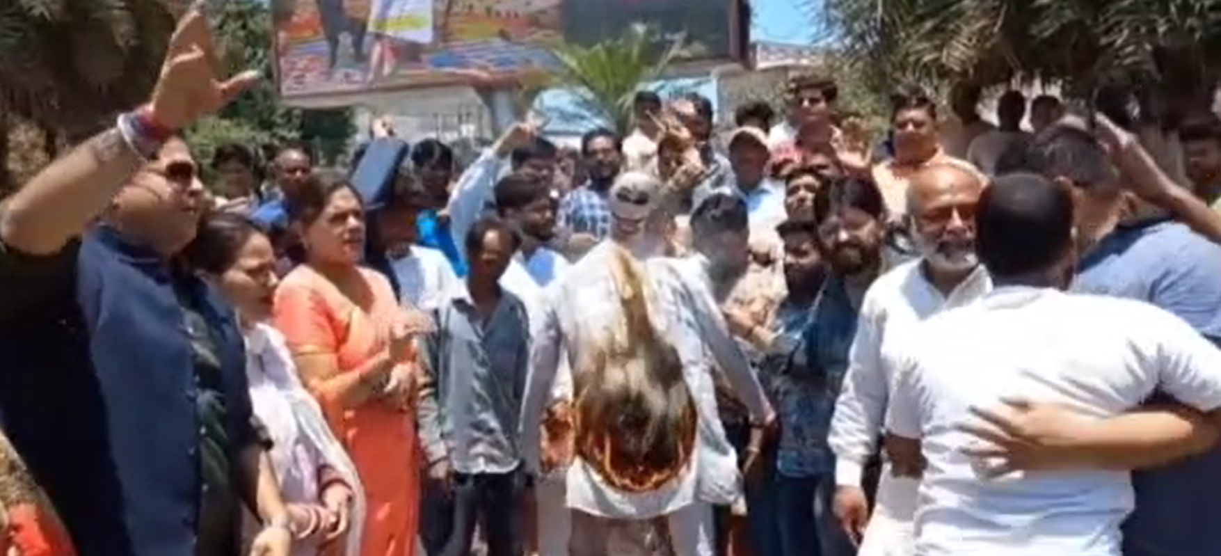 कांग्रेसियों ने लगाए कांग्रेस पार्टी मुर्दाबाद के नारे