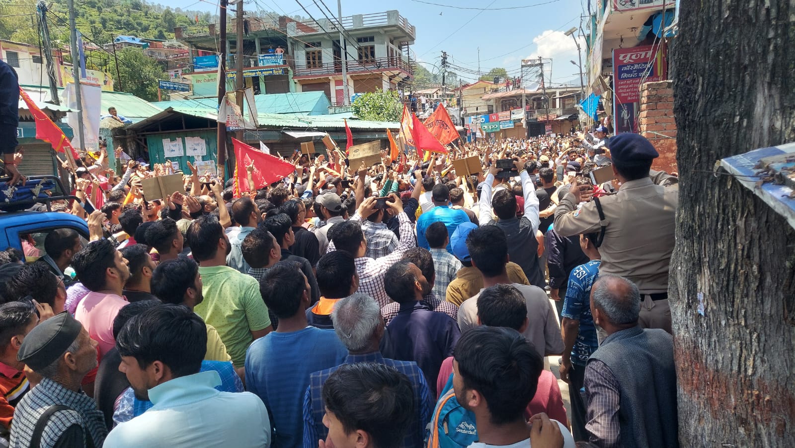 विशेष समुदाय के लड़के नाबालिग बच्चियों को भगा ले गए