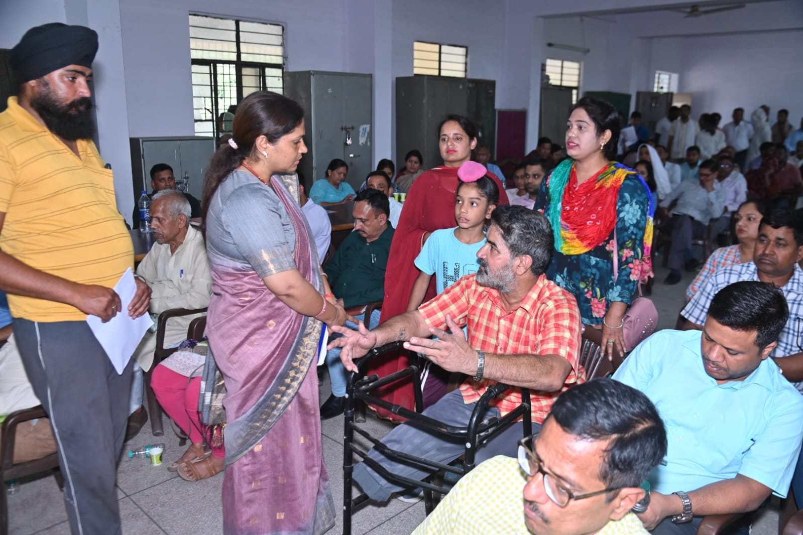 तहसील दिवस पर जिलाधिकारी ने सुनी समस्याएं