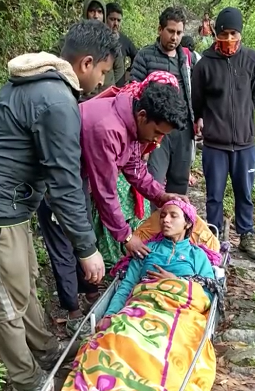 मुनस्यारी में सड़क का नामोनिशान नहीं