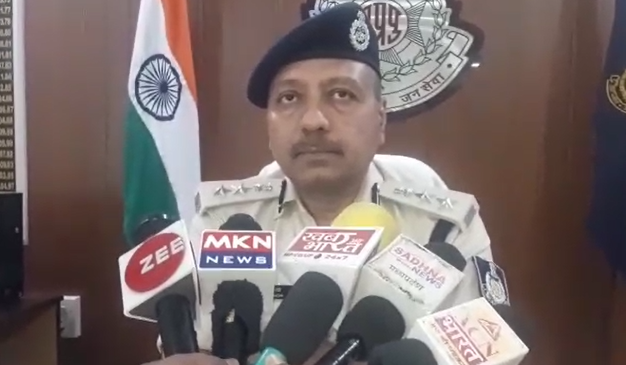 पुलिस की मौजूदगी में दबंगों ने किया पथराव