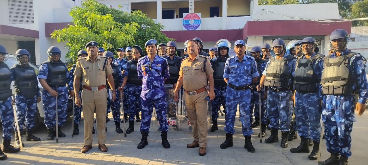 कावड़ यात्रा के मद्देनजर पुलिस का फ्लैग मार्च