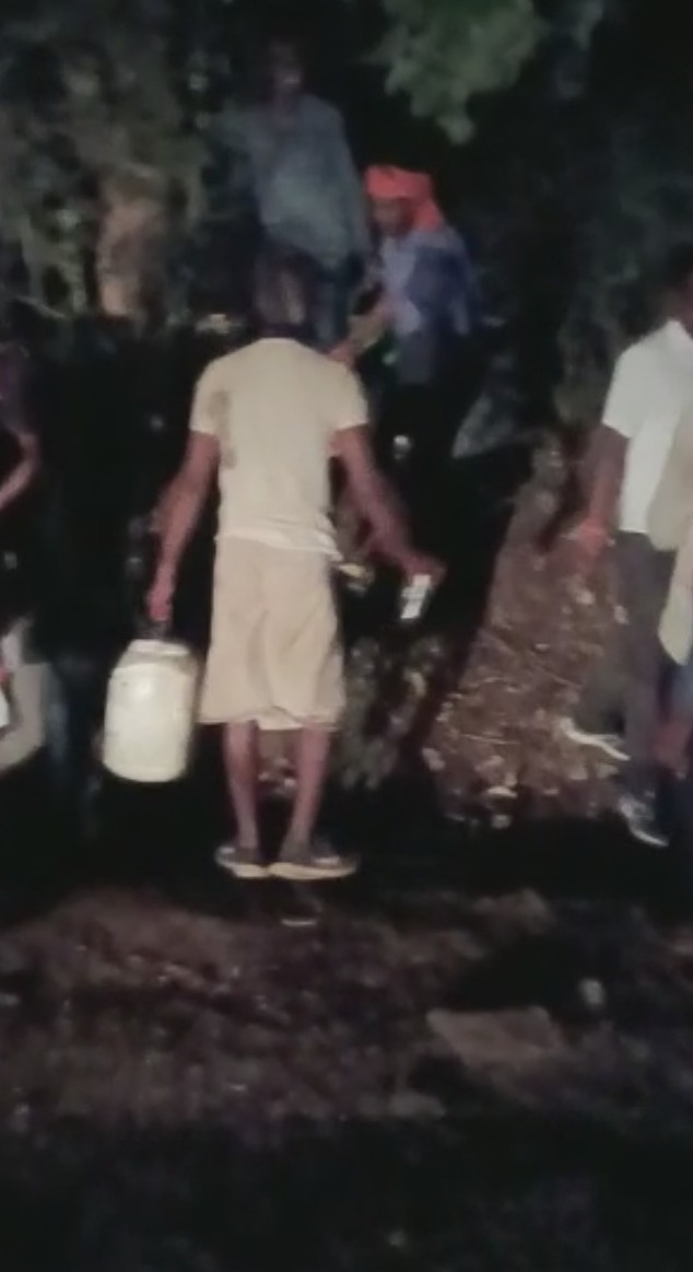 डीजल से भरा टैंकर अनियंत्रित होकर  पलटा